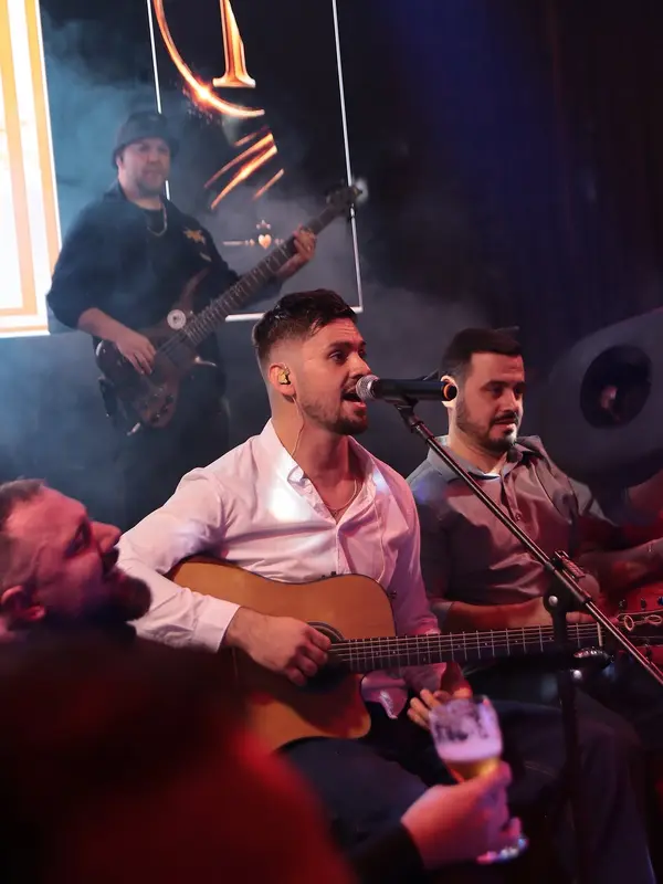 Paulo com a banda num casamento
